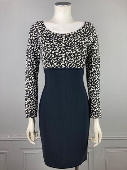 HERVE LEGER

Robe en maille près du corps,...
