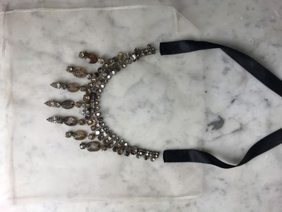 LANVIN

Collier plastron réalisé en trompe...