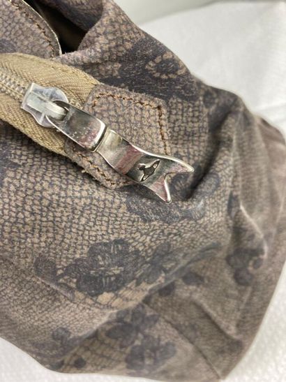 VIVIENNE WESTWOOD

Sac porté main en daim...