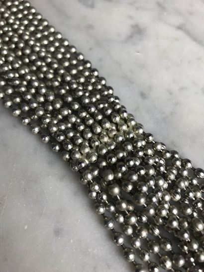 PATRICK RETIF

Bracelet à quinze rangs de...