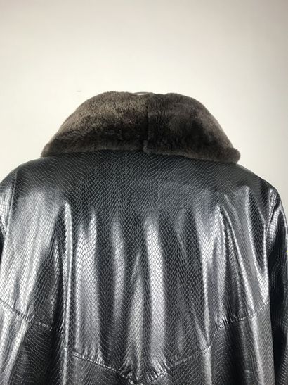 RIZAL

Parka 7/8ème réversible en castor...