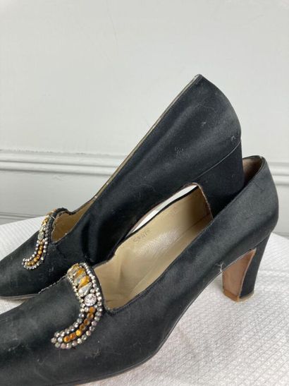 SALVATORE FERRAGAMO

Paire d'escarpins en...