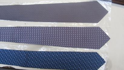 HERMES Paris

Lot de trois cravates en soie...