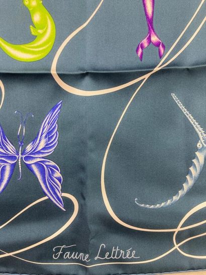 HERMES Paris

Carré en twill de soie imprimée...