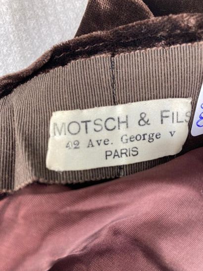 MOTSCH & Fils

Béret en velours marron fronces...
