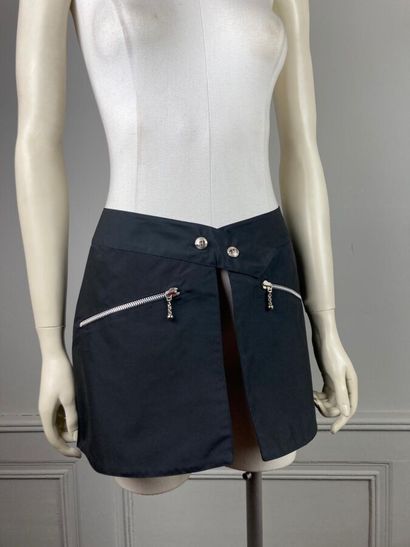 MUGLER Trademark

Circa 1990

Sur jupe en...