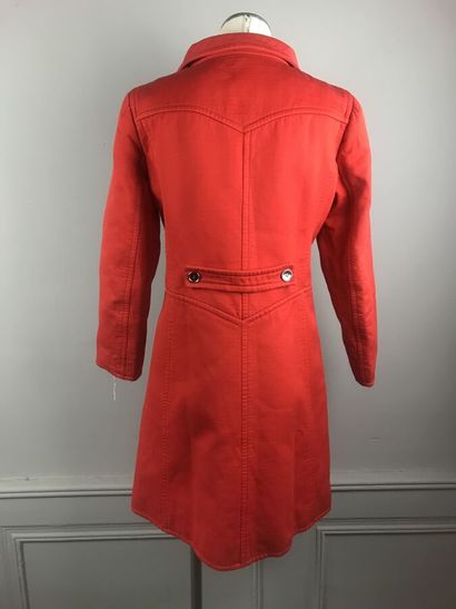 COURREGES

Robe en satin de coton rouge vermillon,...