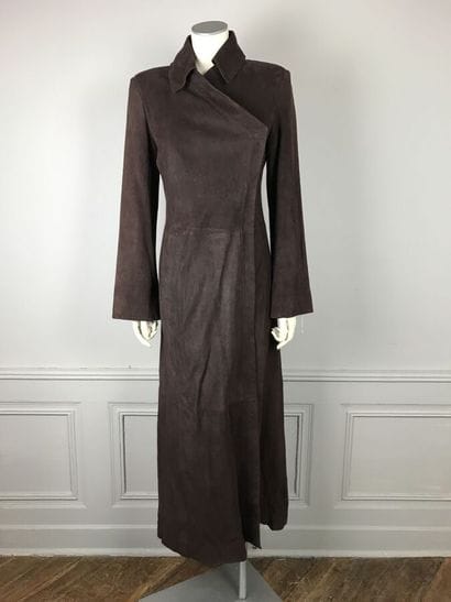 KENZO

Long manteau en cuir marron, petit...