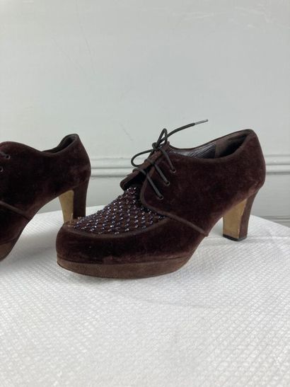 PHILIPPE MODEL

Paire de richelieu en velours...