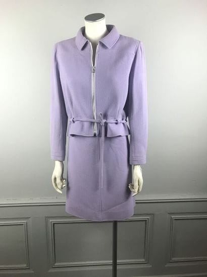 COURREGES

Ensemble en crêpe de laine parme...