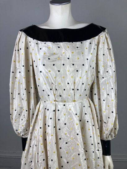 TAN GIUDICELLI

Circa 1975

Robe en soie...