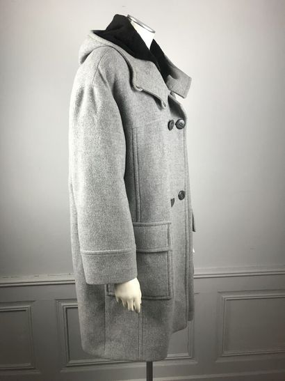 REVILLON

Caban 7/8ème en drap de laine gris...