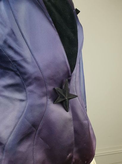 THIERRY MUGLER

Veste en soie violine à effets...