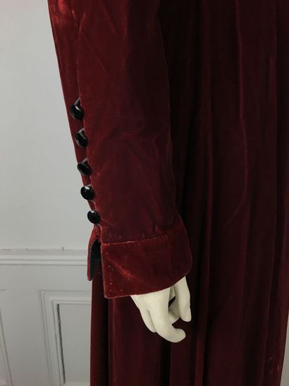NINA RICCI 

Bolduc portant les inscriptions...