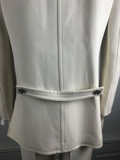 COURREGES

Ensemble gabardine de laine écrue...