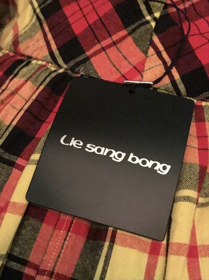 LIE SANG BONG

Jupe extra longue ou robe...
