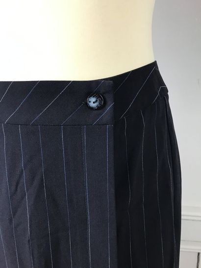 KENZO

Ensemble en crêpe marine à rayures...