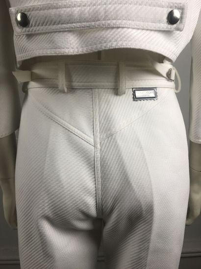 COURREGES

Ensemble en coton blanc surpiqué...