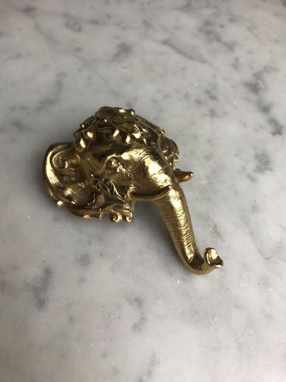CHRISTIAN DIOR Boutique

Broche pendentif...