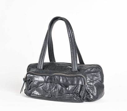 MIU-MIU, petit sac en cuir noir double poches...