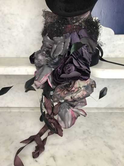 SARAH NAVARRO pour le défilé Martine Sitbon

Lot...