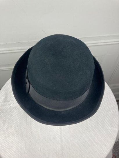 JEAN BARTHET

Chapeau melon en feutre noir,...