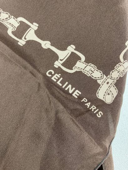 CELINE

Echarpe en soie imprimée marron à...