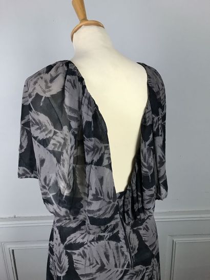 CACHAREL

Circa 1970

Robe en viscose noir...