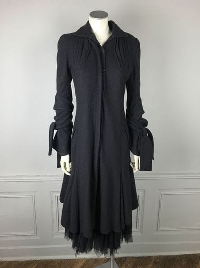 GARDEM Paris

Manteau long en lainage noir,...