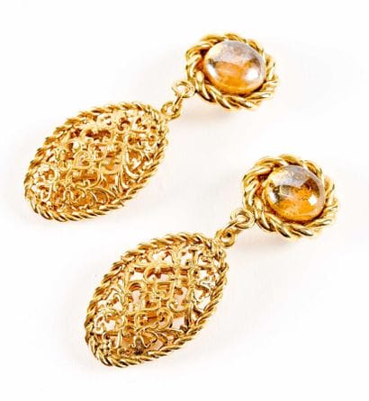 SS

Paire de pendants d'oreilles en métal...