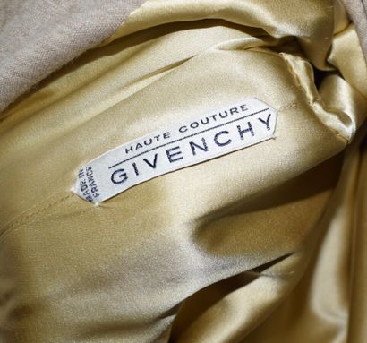 GIVENCHY Haute Couture n°85485

Robe au genou...