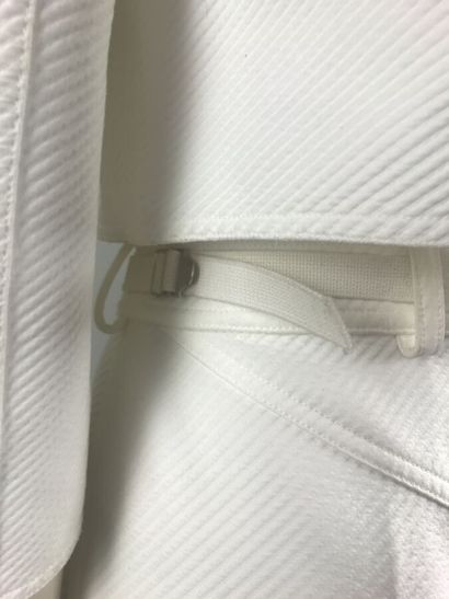 COURREGES

Ensemble en coton blanc surpiqué...
