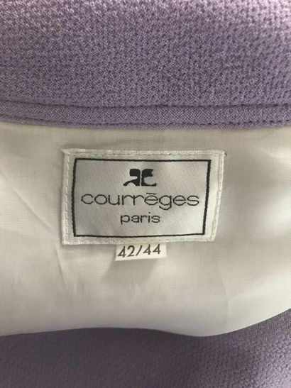 COURREGES

Ensemble en crêpe de laine parme...