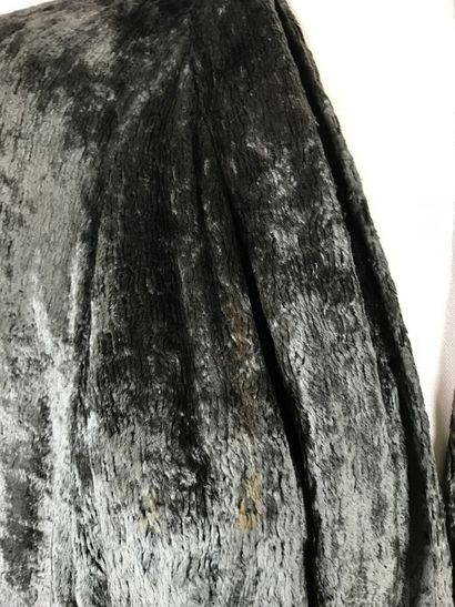 CHLOE by Karl Lagerfeld

Circa 1980

Grey-green...