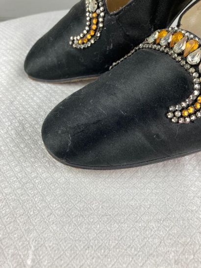 SALVATORE FERRAGAMO

Paire d'escarpins en...