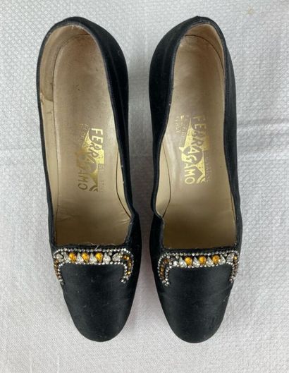 SALVATORE FERRAGAMO

Paire d'escarpins en...