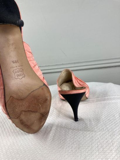 CHRISTIAN LOUBOUTIN

Paire de mules en toile...