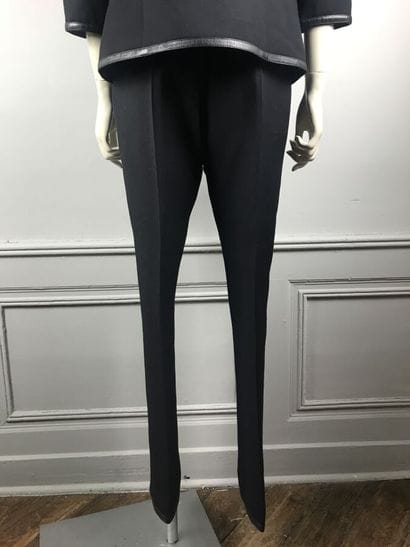 COURREGES

Ensemble gabardine de laine noire,...