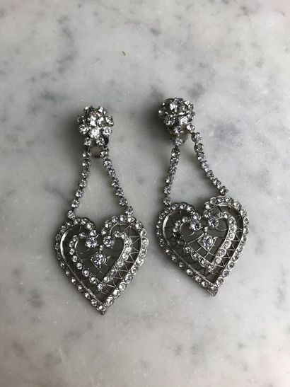 YVES SAINT-LAURENT, unsigned, circa 1980

Lot...