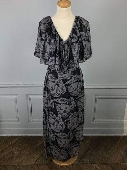 CACHAREL

Circa 1970

Robe en viscose noir...