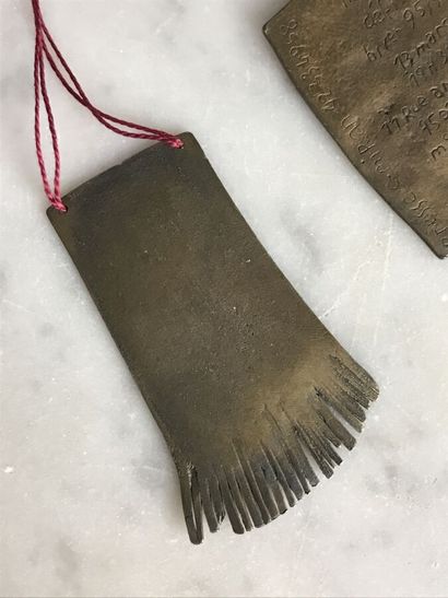 ISABEL MARANT

Lot comprenant deux pendentifs...