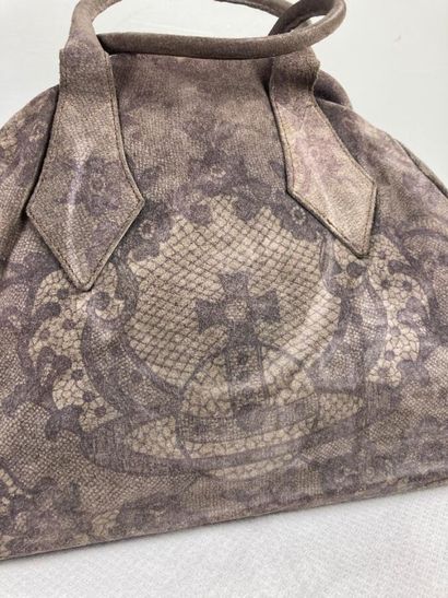 VIVIENNE WESTWOOD

Sac porté main en daim...