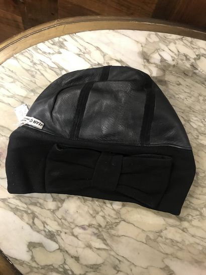 JEAN-CHARLES BROSSEAU

Black suede hat with...