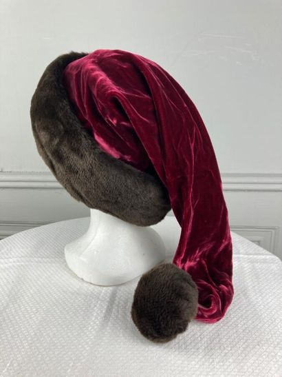 INES DE LA FRESSANGE

Chapeau lutin en velours...