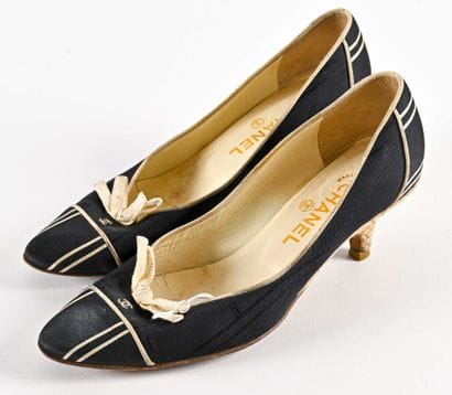 CHANEL 

Paire d'escarpins en gros grains...