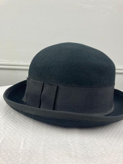 JEAN BARTHET

Chapeau melon en feutre noir,...