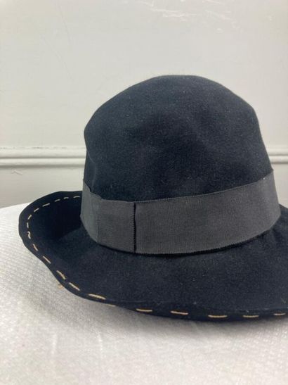 CERRUTI 1881

Chapeau mou en feutre noir,...