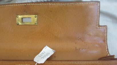 HERMES Paris

Kelly 32 bag in beige pigskin,...