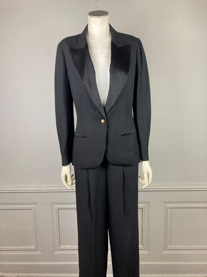 SONIA RYKIEL

Costume pantalon façon smoking...