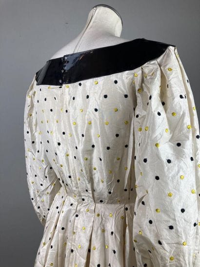 TAN GIUDICELLI

Circa 1975

Robe en soie...